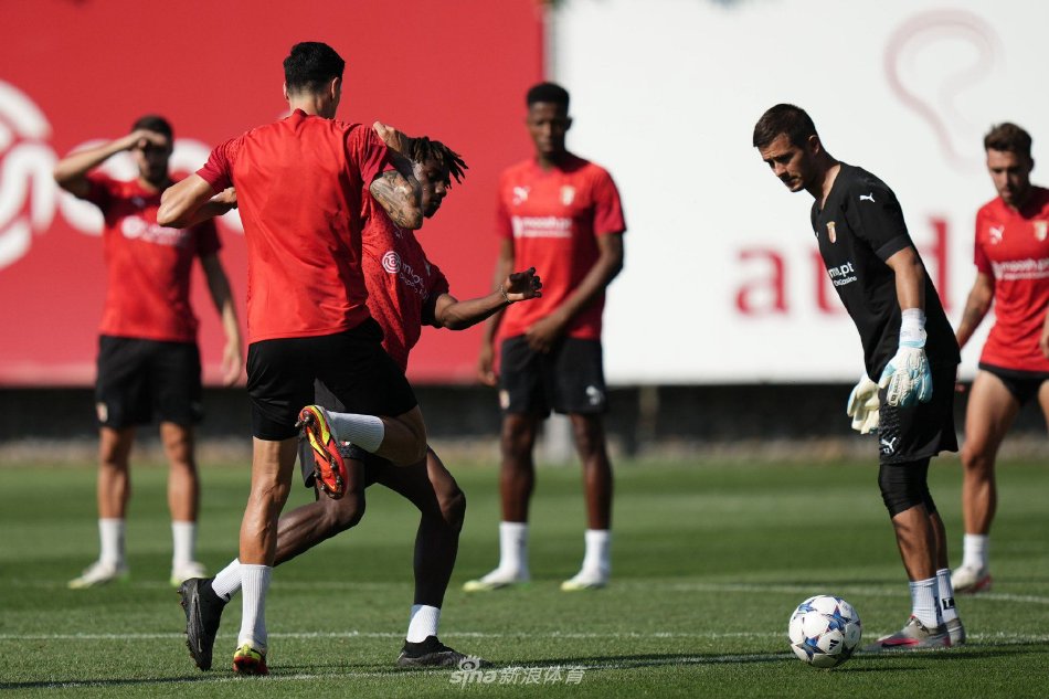 这暴露出了 这暴露出了