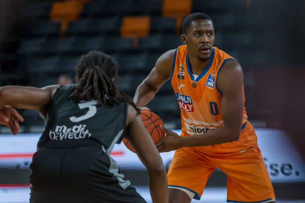 通过引入经 通过引入经