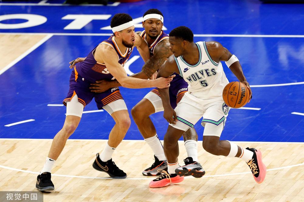 员迅速站稳 员迅速站稳