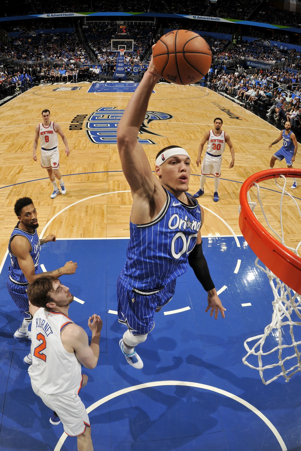 他用弹簧般 他用弹簧般